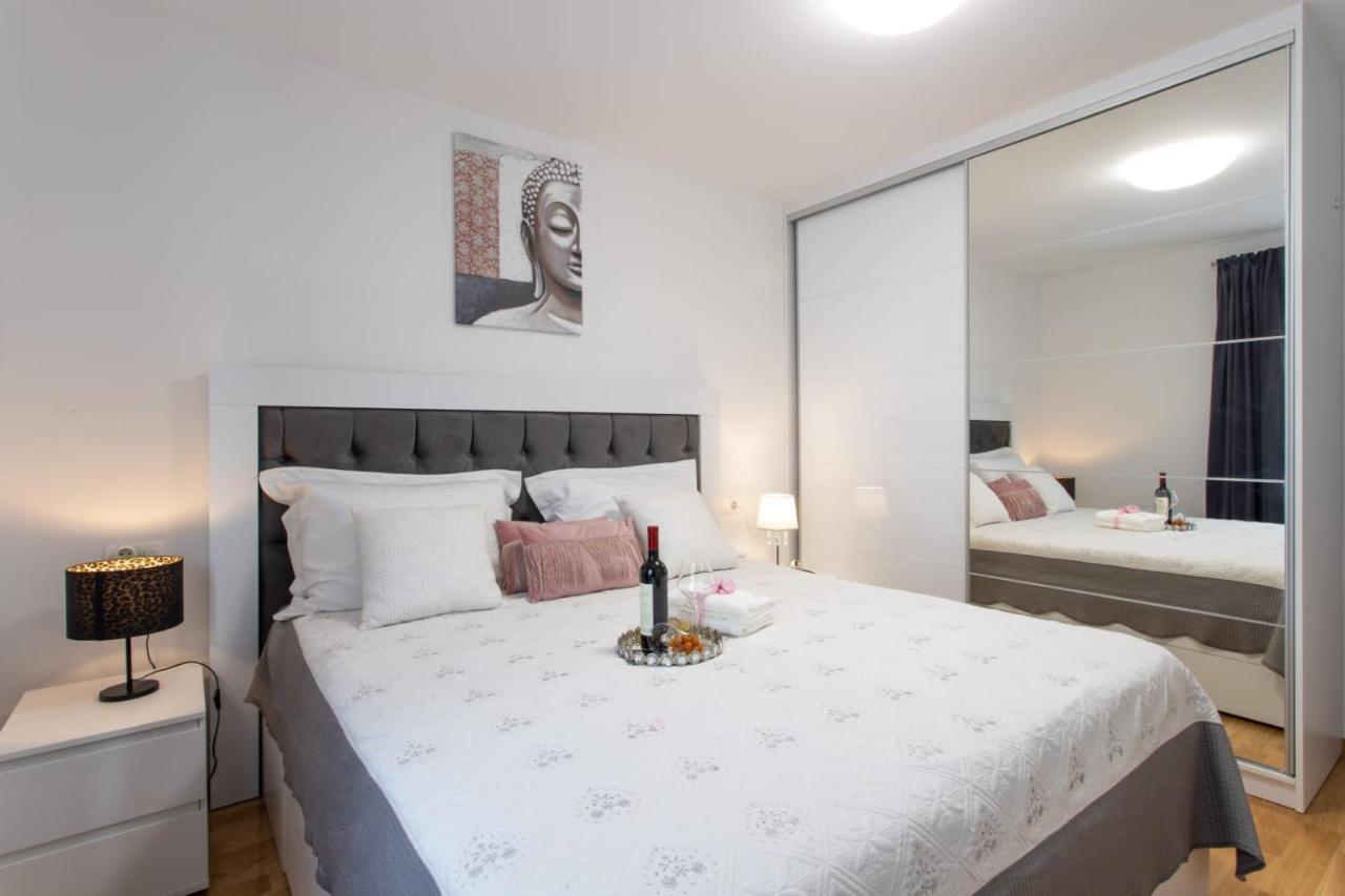 Lux Apartment Ema Kaštela Esterno foto