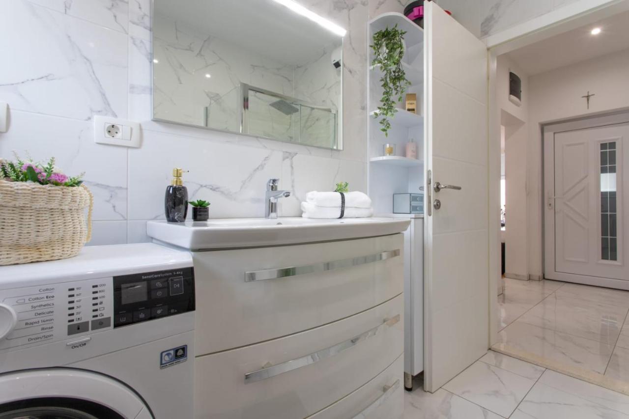 Lux Apartment Ema Kaštela Esterno foto