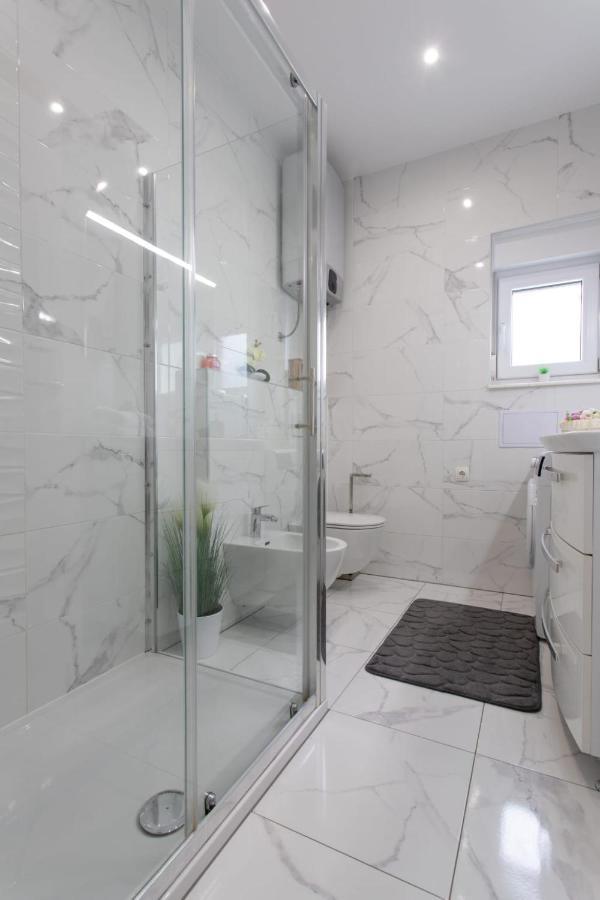 Lux Apartment Ema Kaštela Esterno foto