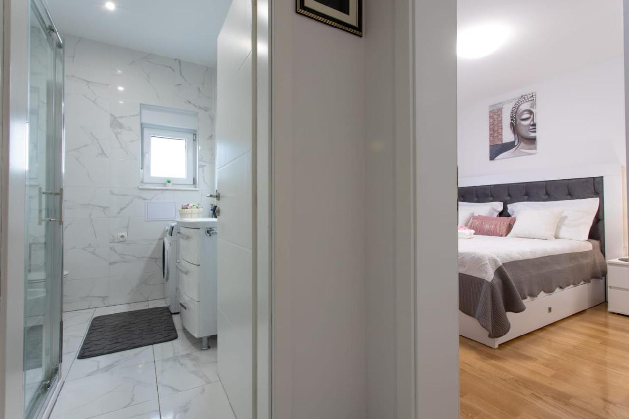 Lux Apartment Ema Kaštela Esterno foto