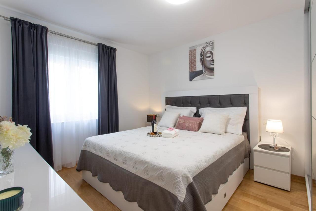 Lux Apartment Ema Kaštela Esterno foto