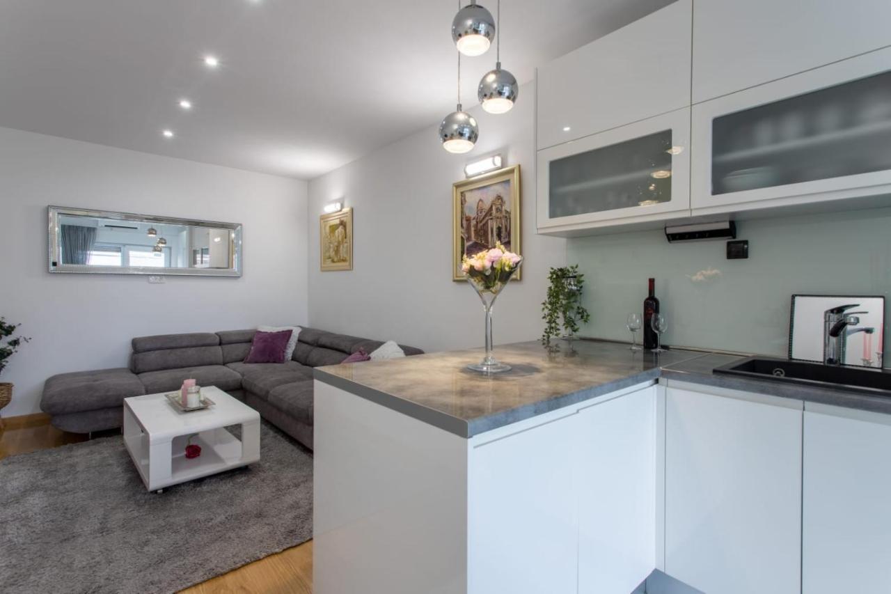 Lux Apartment Ema Kaštela Esterno foto